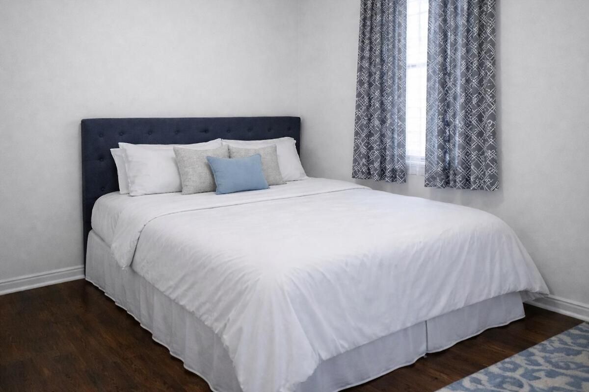 Affordable Near The 606 Apartment