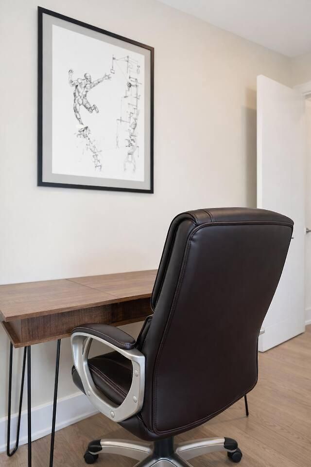 The Spot Eclectic • Modern • Sleeps 6 Apartment
