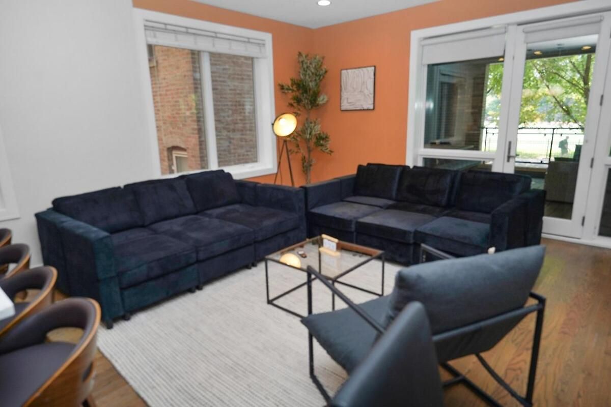 Little Italy 5br With Optional Parking Apartment *