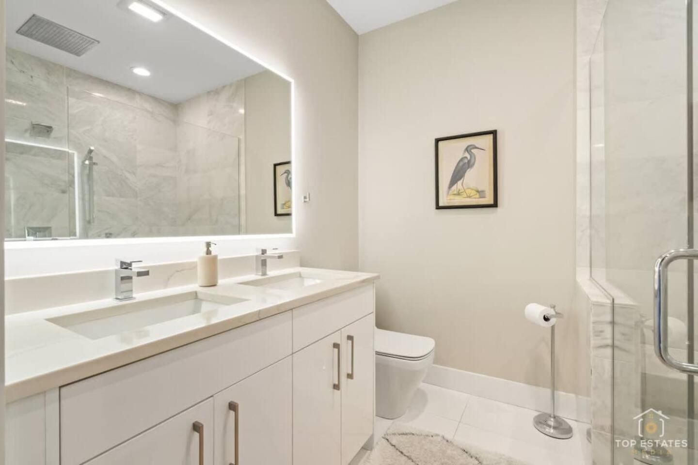 The Spot Eclectic • Modern • Sleeps 6