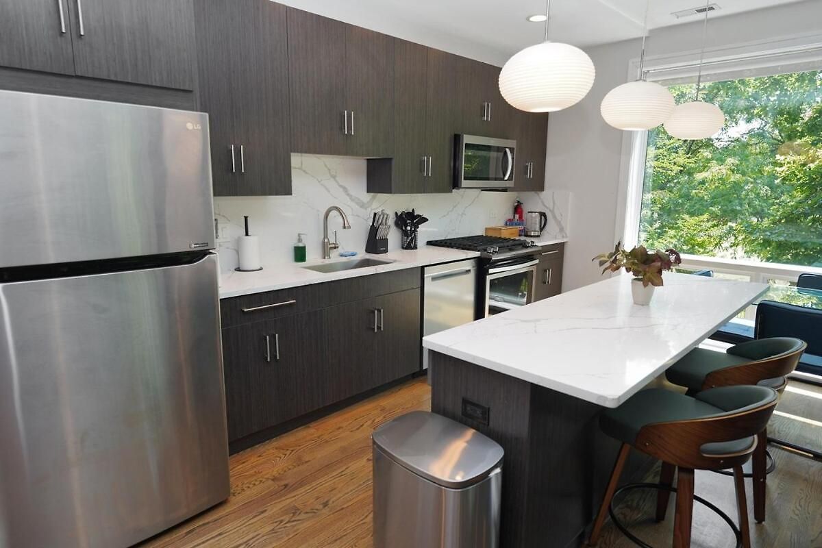 Chic Little Italy 4br With Optional Parking Chicago