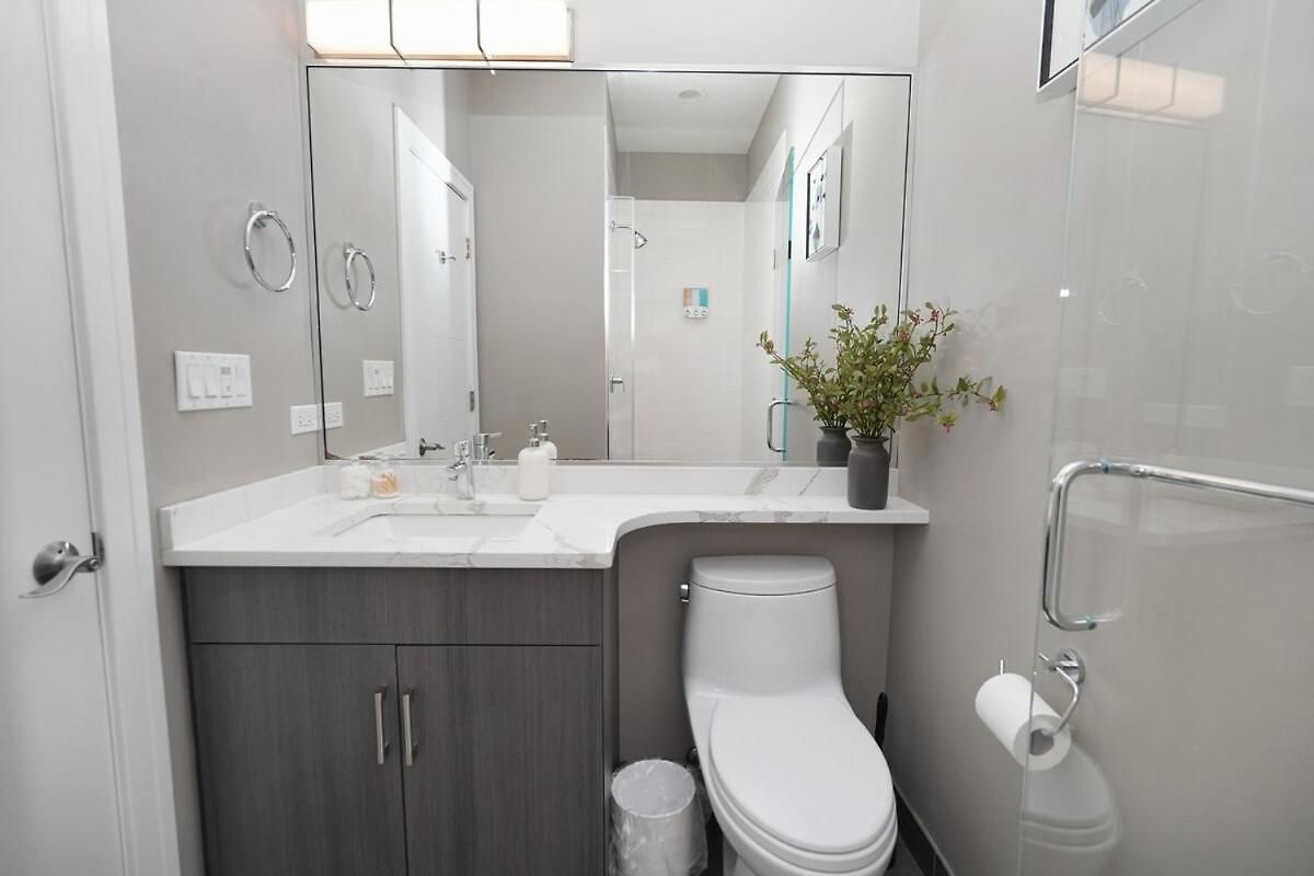 Apartment Little Italy 5br With Optional Parking Chicago