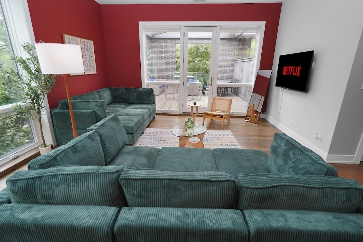Little Italy 4br Retreat With Optional Parking