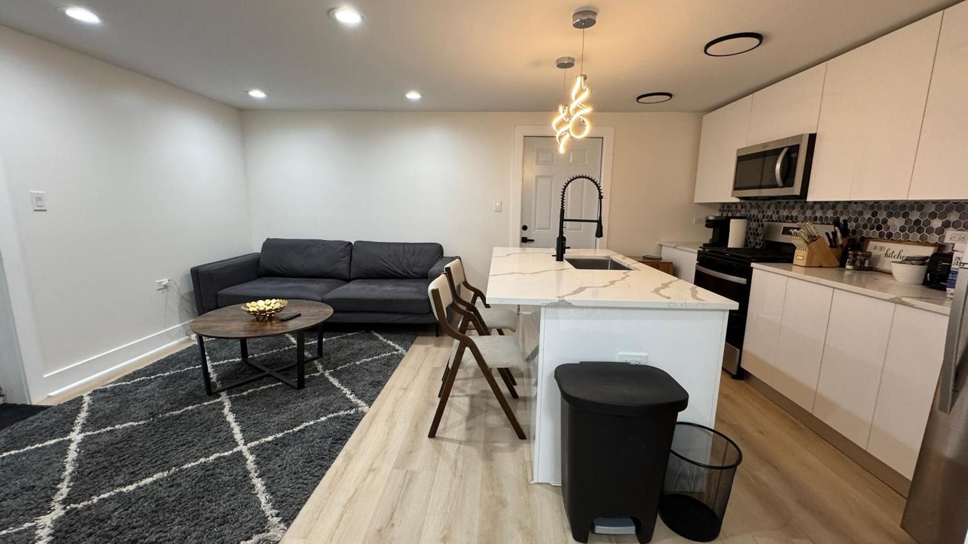 Bright Modern 2br, Close To Downtown Apartment Chicago