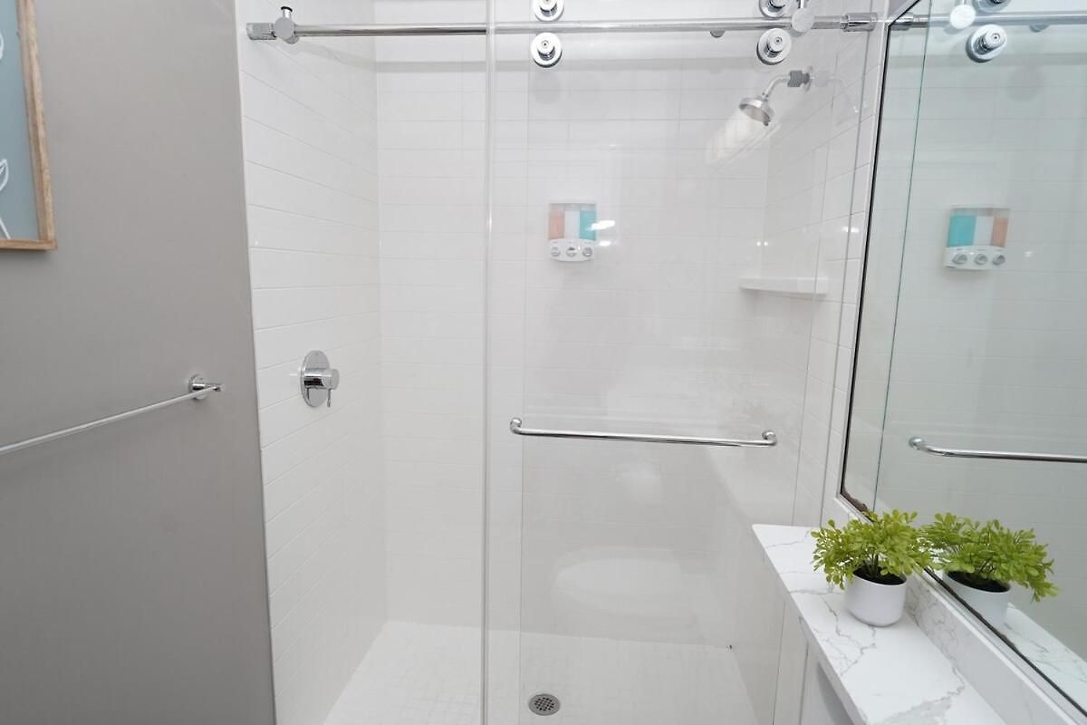 Chic Little Italy 4br With Optional Parking Apartment Chicago