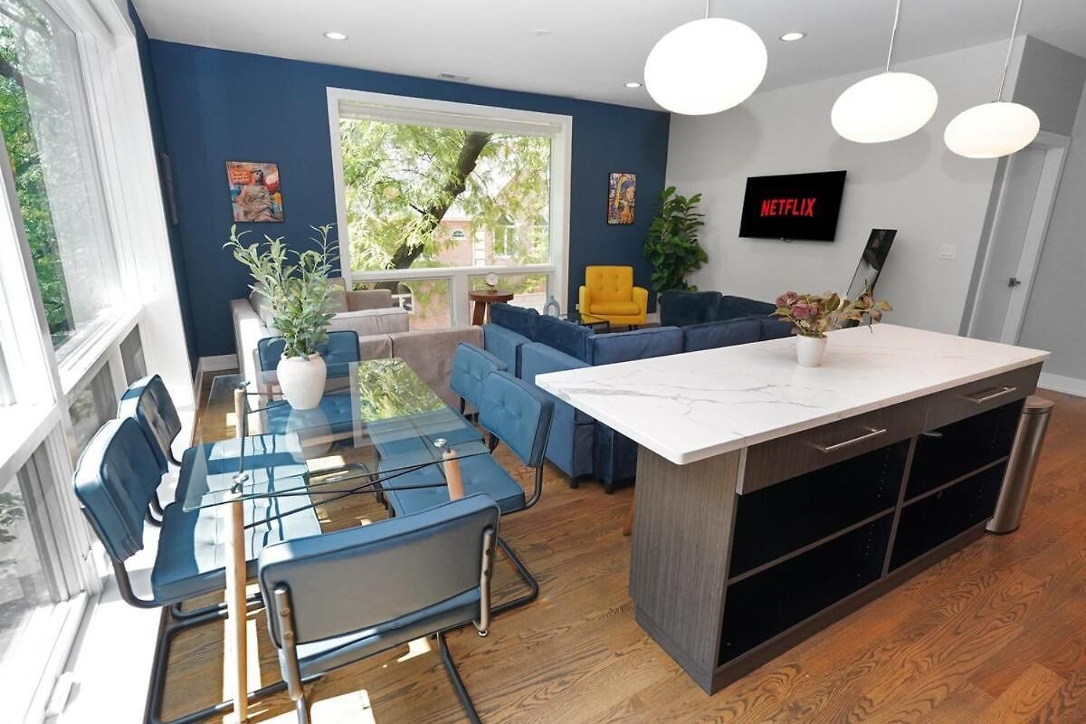 Chic Little Italy 4br With Optional Parking Apartment *