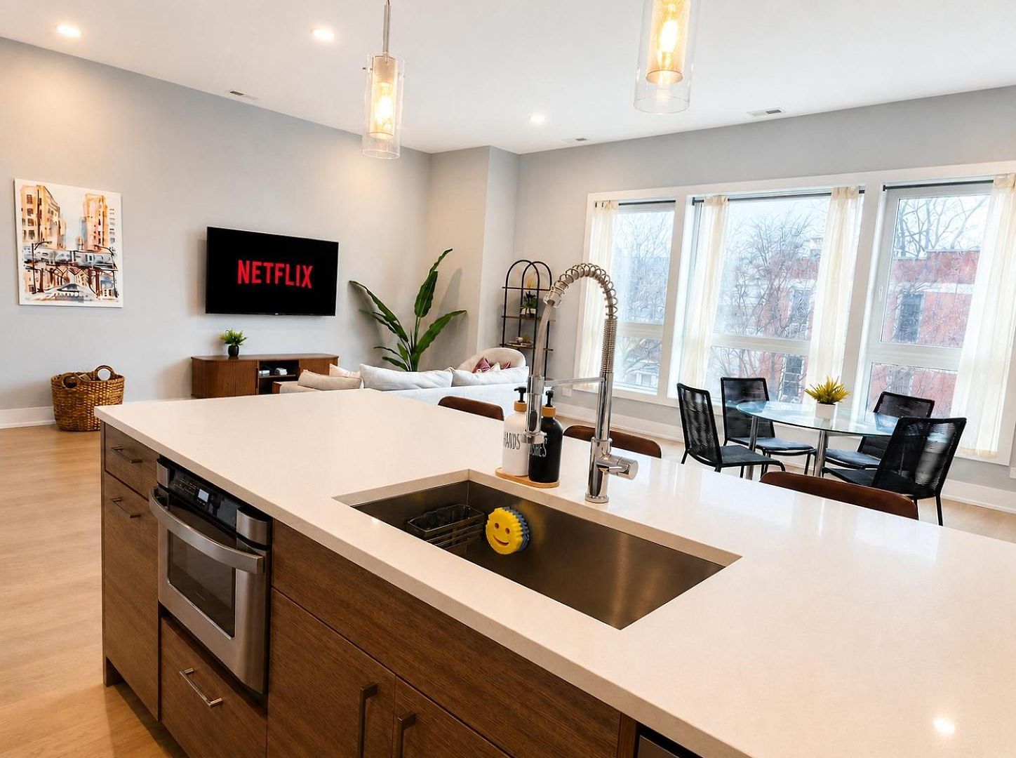 Rooftop Reverie Prime Location - Modern-sleeps 6 *