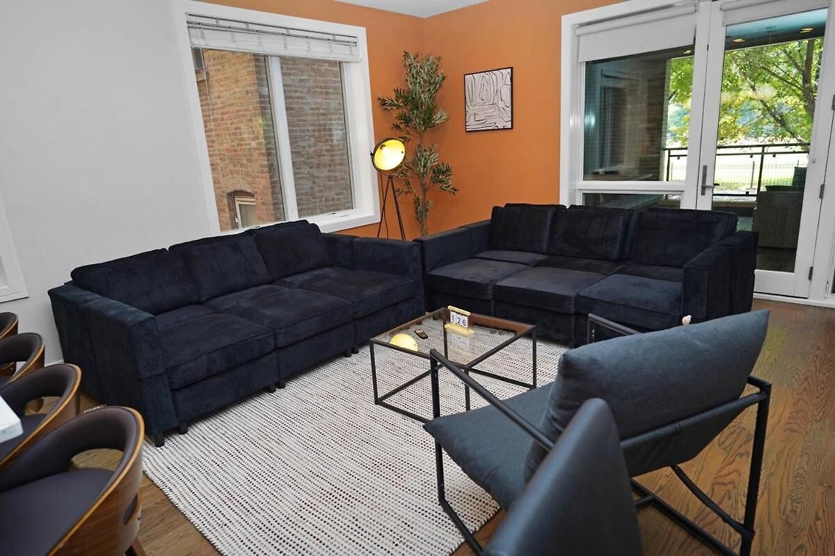 Apartment Little Italy 5br With Optional Parking *