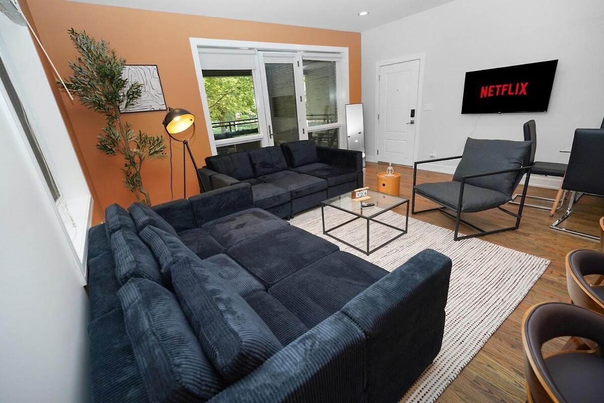 Little Italy 5br With Optional Parking Apartment Chicago