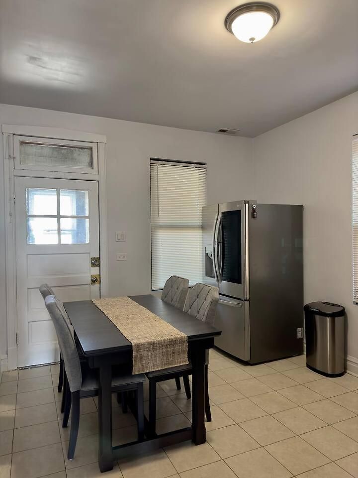 Apartment Spacious 4 Queen Beds Free Parking Chicago