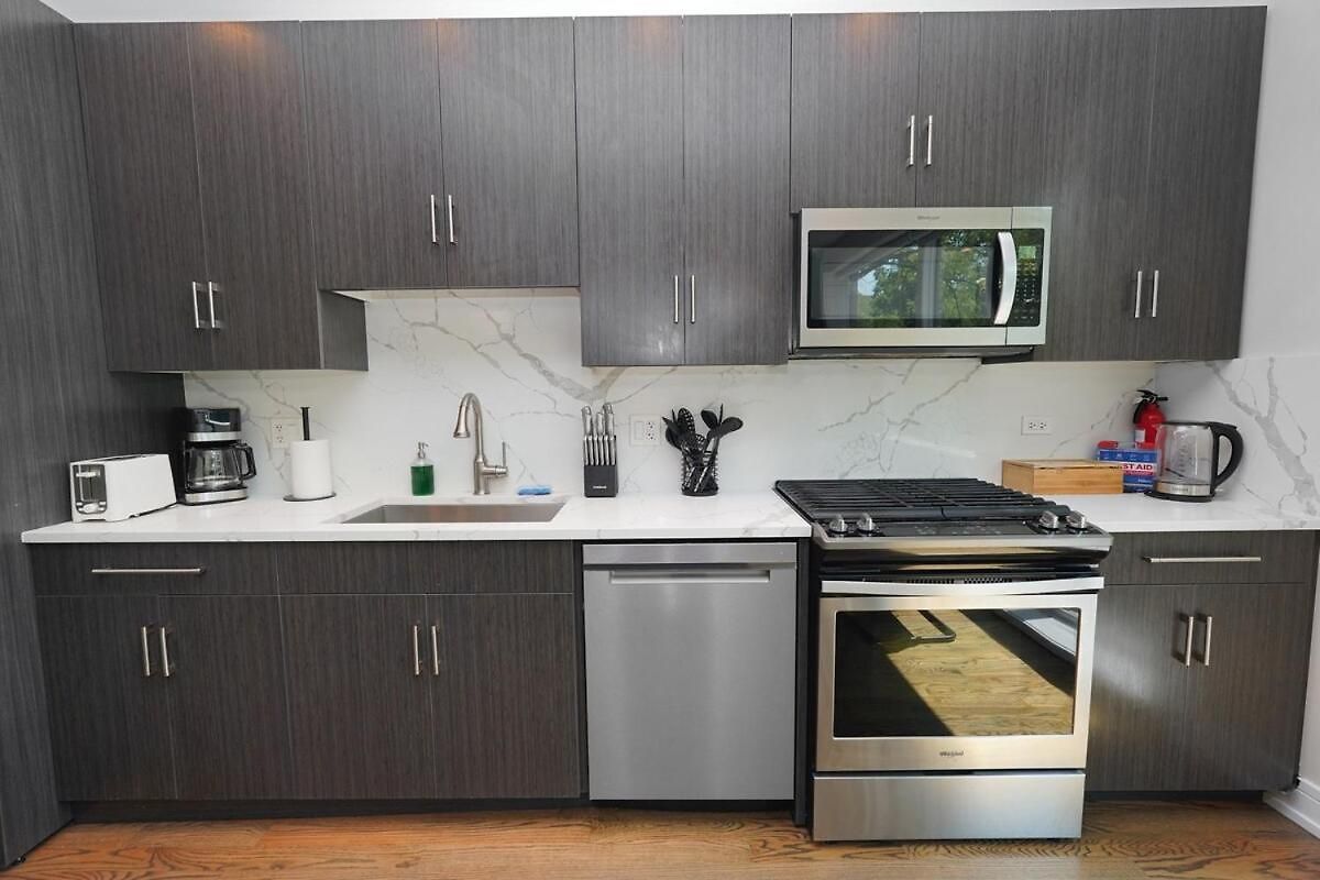 Chic Little Italy 4br With Optional Parking Chicago
