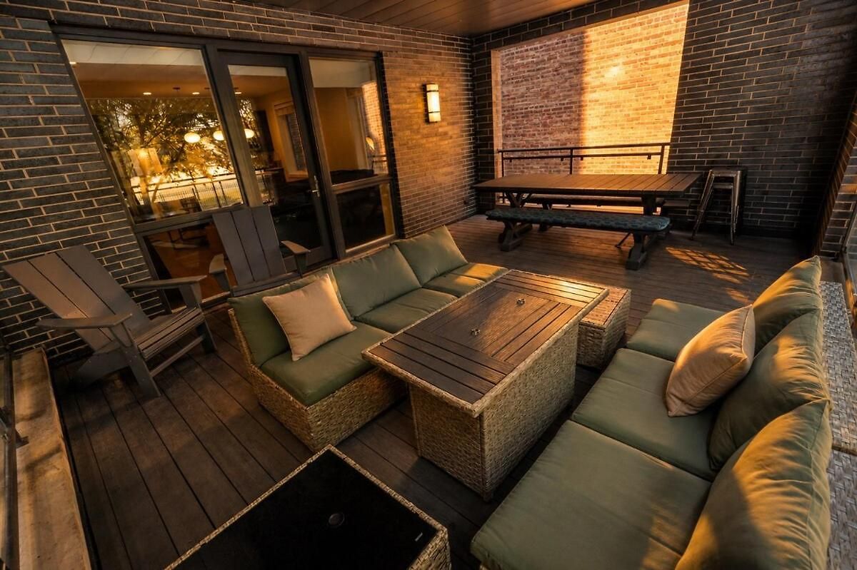 Little Italy 5br With Optional Parking * Chicago
