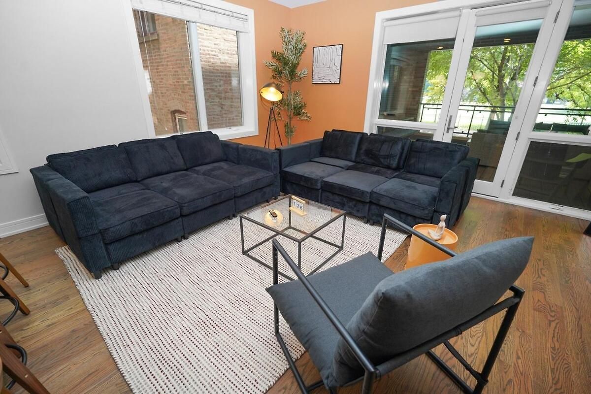 Little Italy 5br With Optional Parking Apartment *