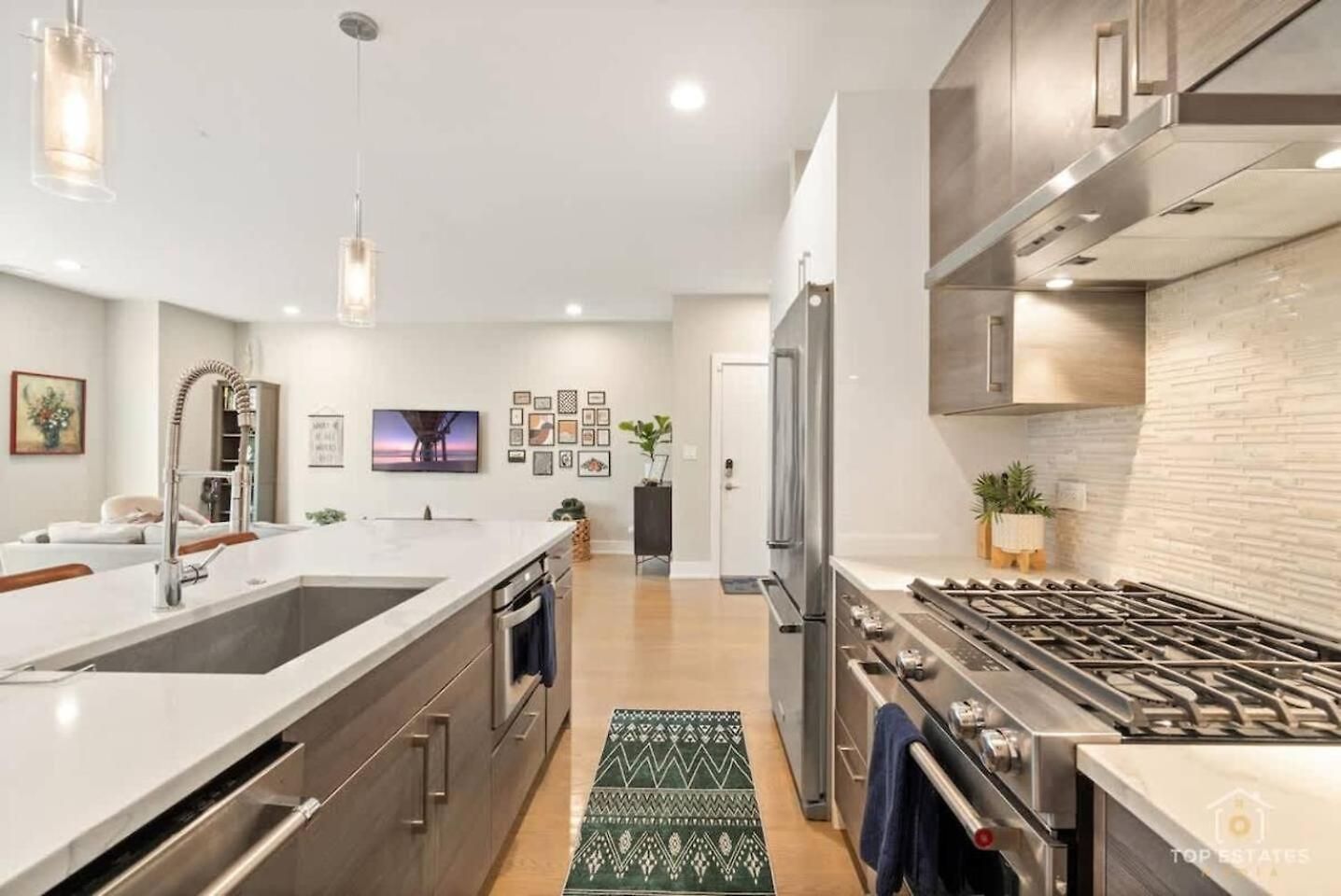 Apartment The Spot Eclectic • Modern • Sleeps 6 Chicago