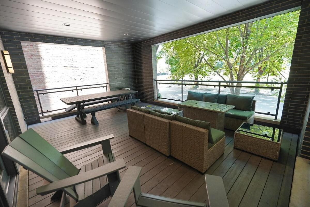 Little Italy 5br With Optional Parking Chicago