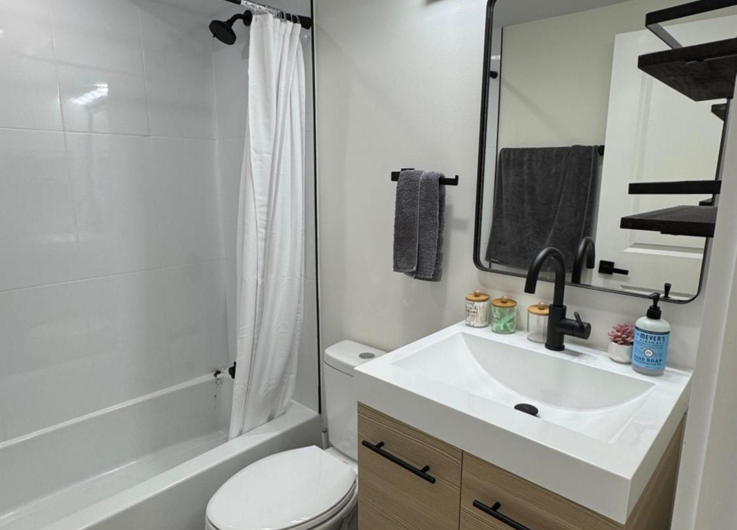 Bright Modern 2br, Close To Downtown Apartment Chicago