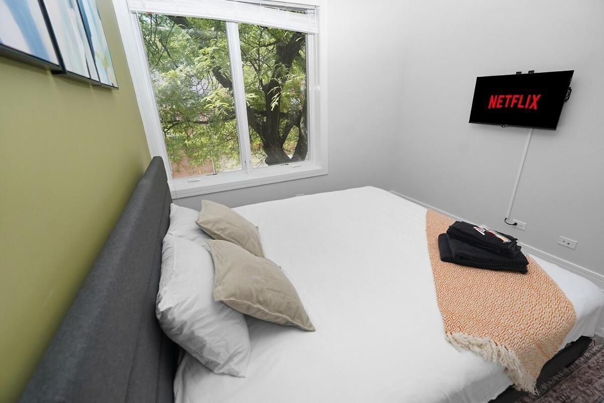 Chic Little Italy 4br With Optional Parking * Chicago