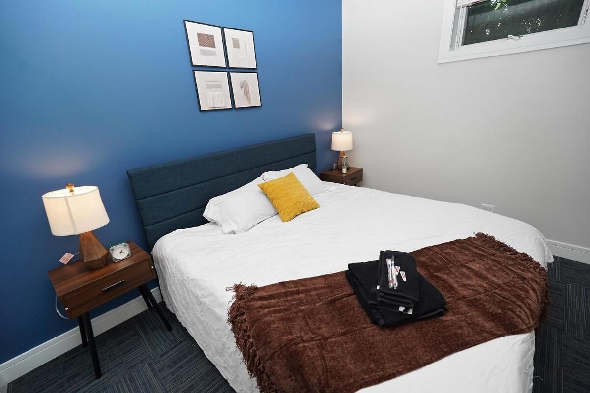 Little Italy 5br With Optional Parking *