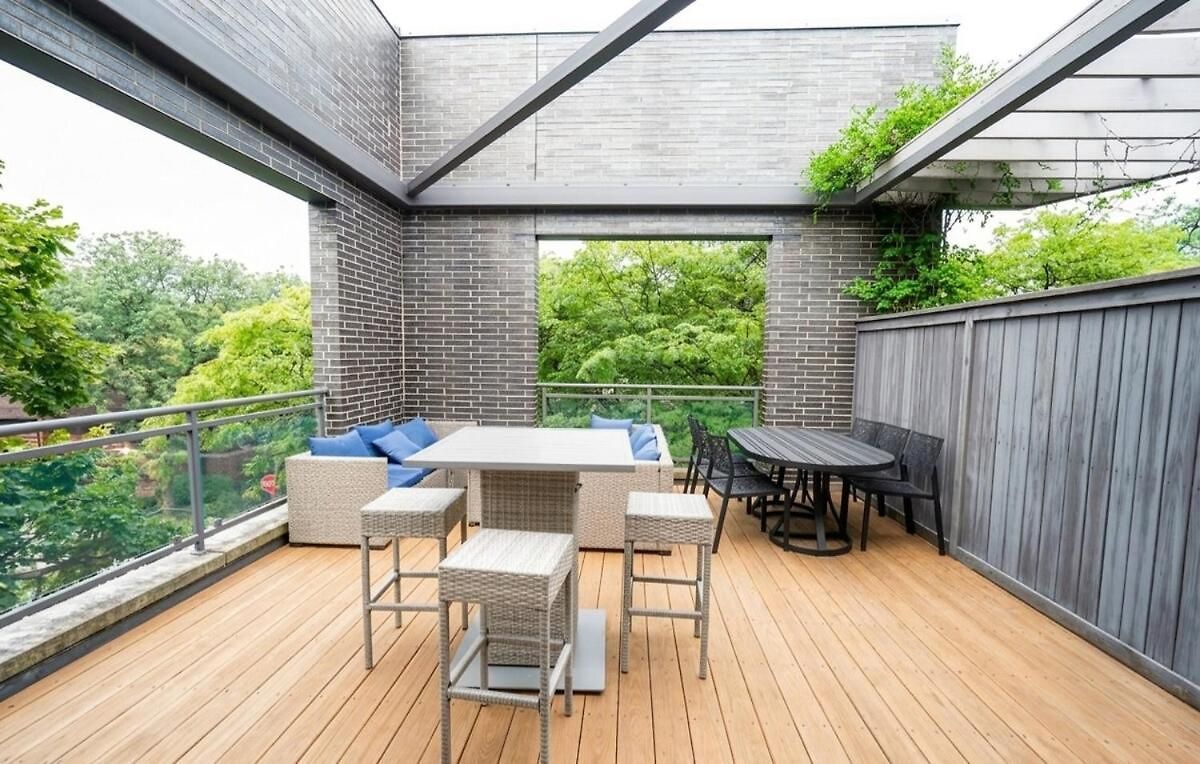 Little Italy 4br Retreat With Optional Parking Apartment Chicago
