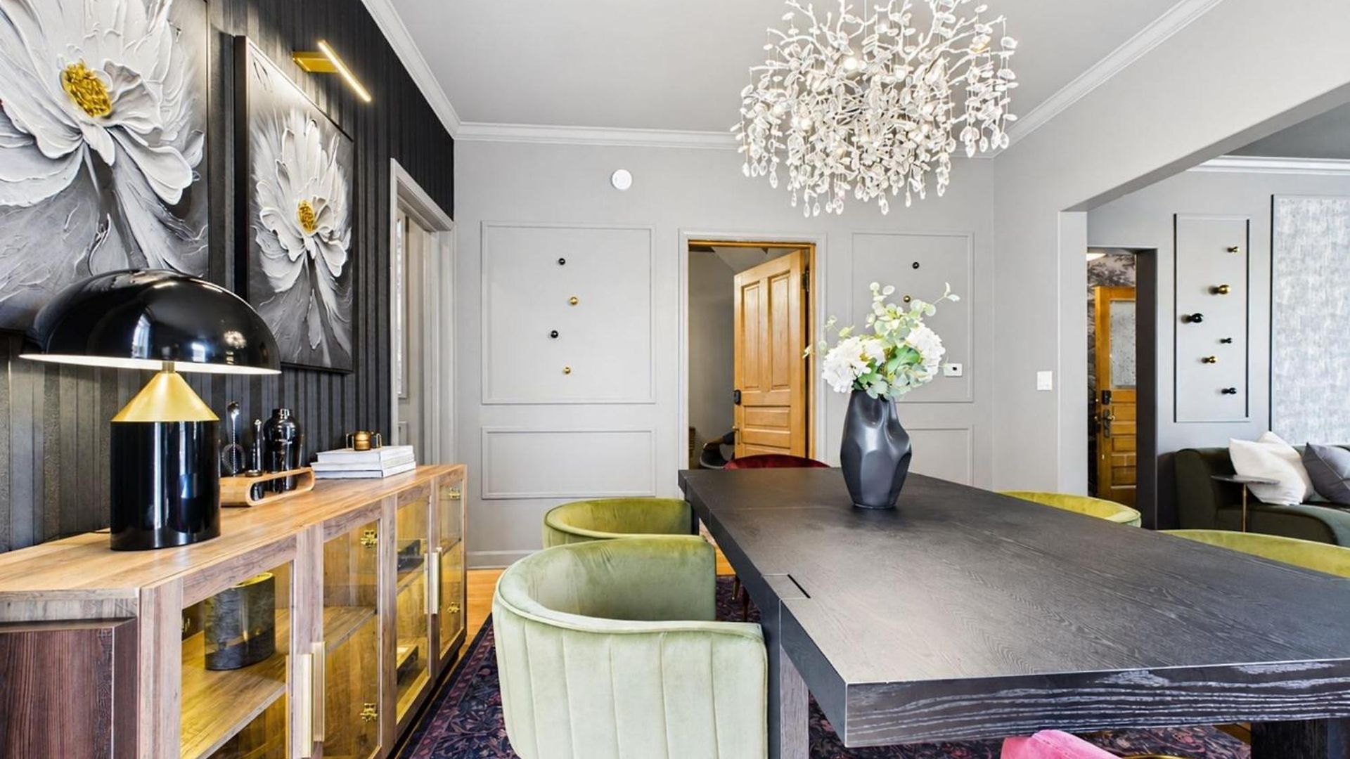 The Velvet Manor Luxe 3br Jacuzzi Garage Apartment Chicago