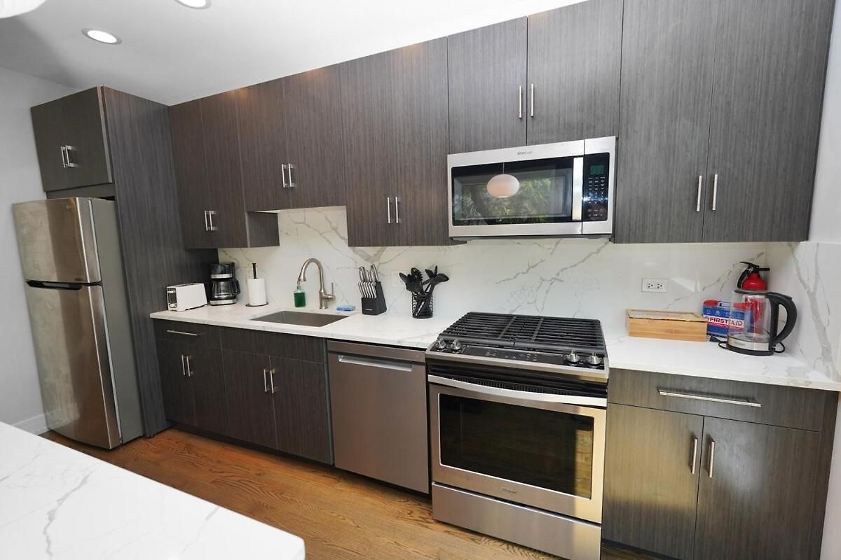 Chic Little Italy 4br With Optional Parking Chicago