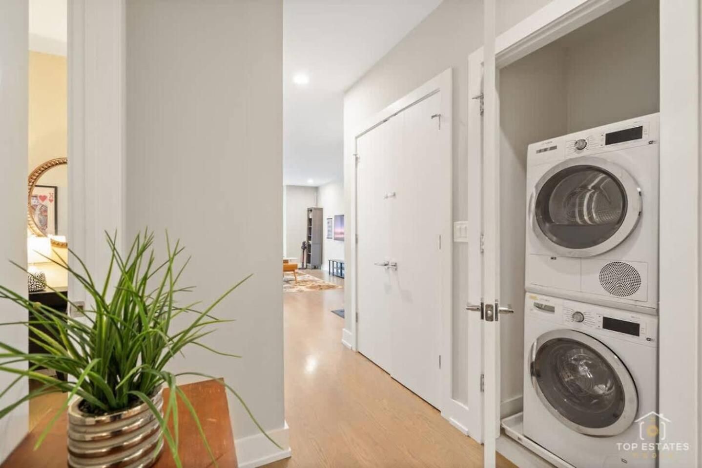 The Spot Eclectic • Modern • Sleeps 6 Apartment
