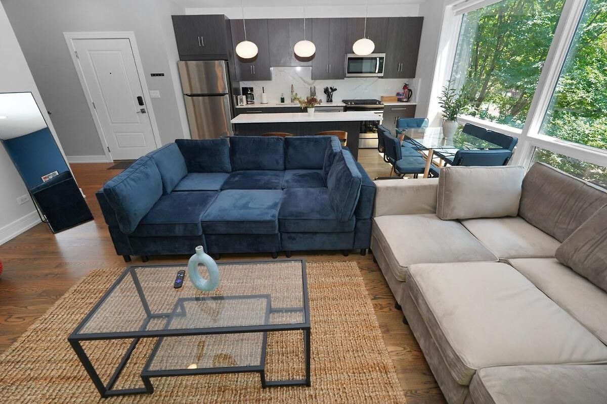Chic Little Italy 4br With Optional Parking * Chicago