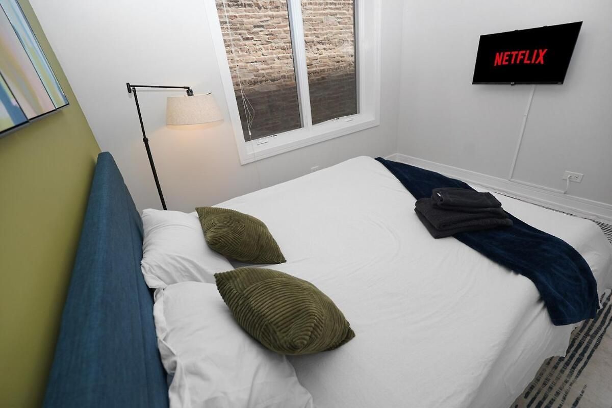 Apartment Little Italy 5br With Optional Parking *