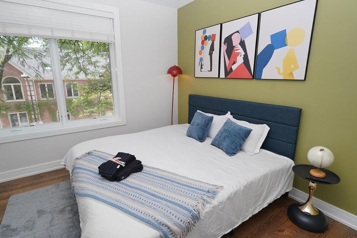 Chic Little Italy 4br With Optional Parking *