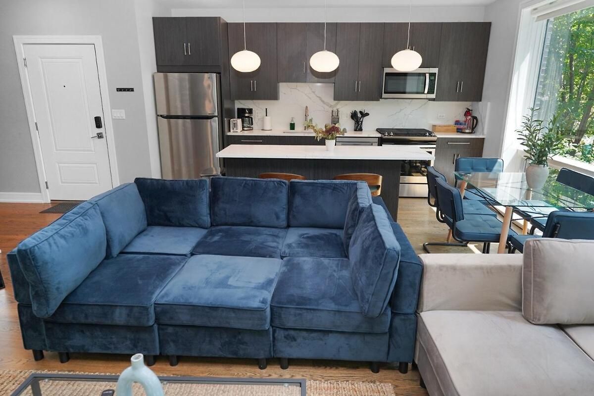 Apartment Chic Little Italy 4br With Optional Parking *