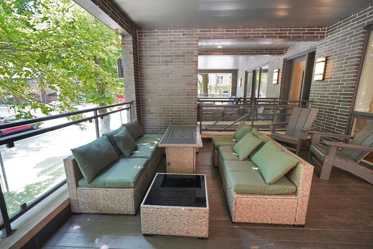 Apartment Little Italy 5br With Optional Parking *