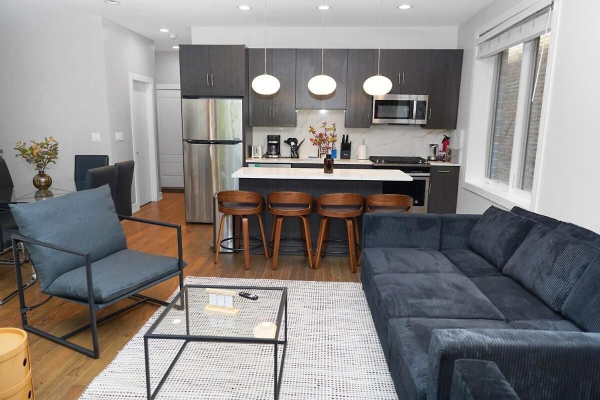 Little Italy 5br With Optional Parking *