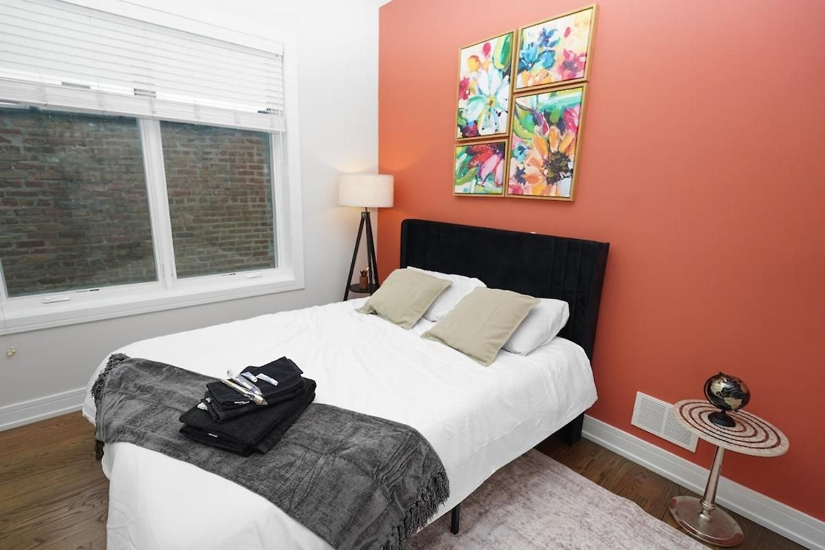Apartment Little Italy 4br Retreat With Optional Parking