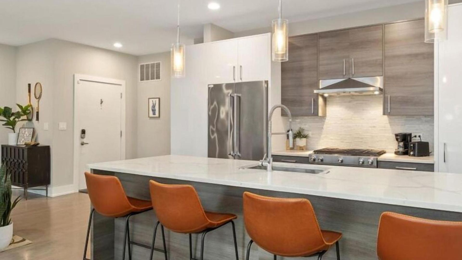 The Spot Eclectic • Modern • Sleeps 6 Apartment Chicago