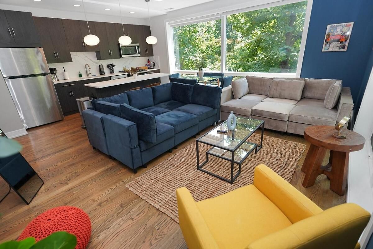 Chic Little Italy 4br With Optional Parking