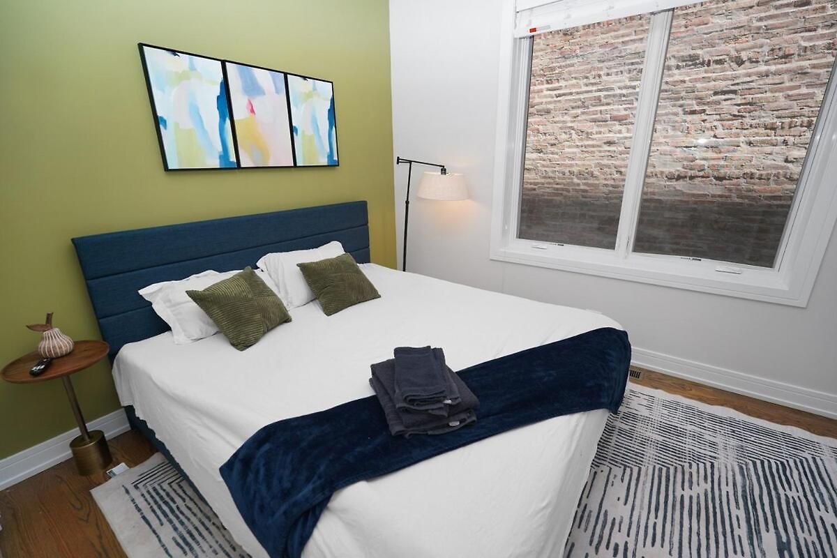 Little Italy 5br With Optional Parking