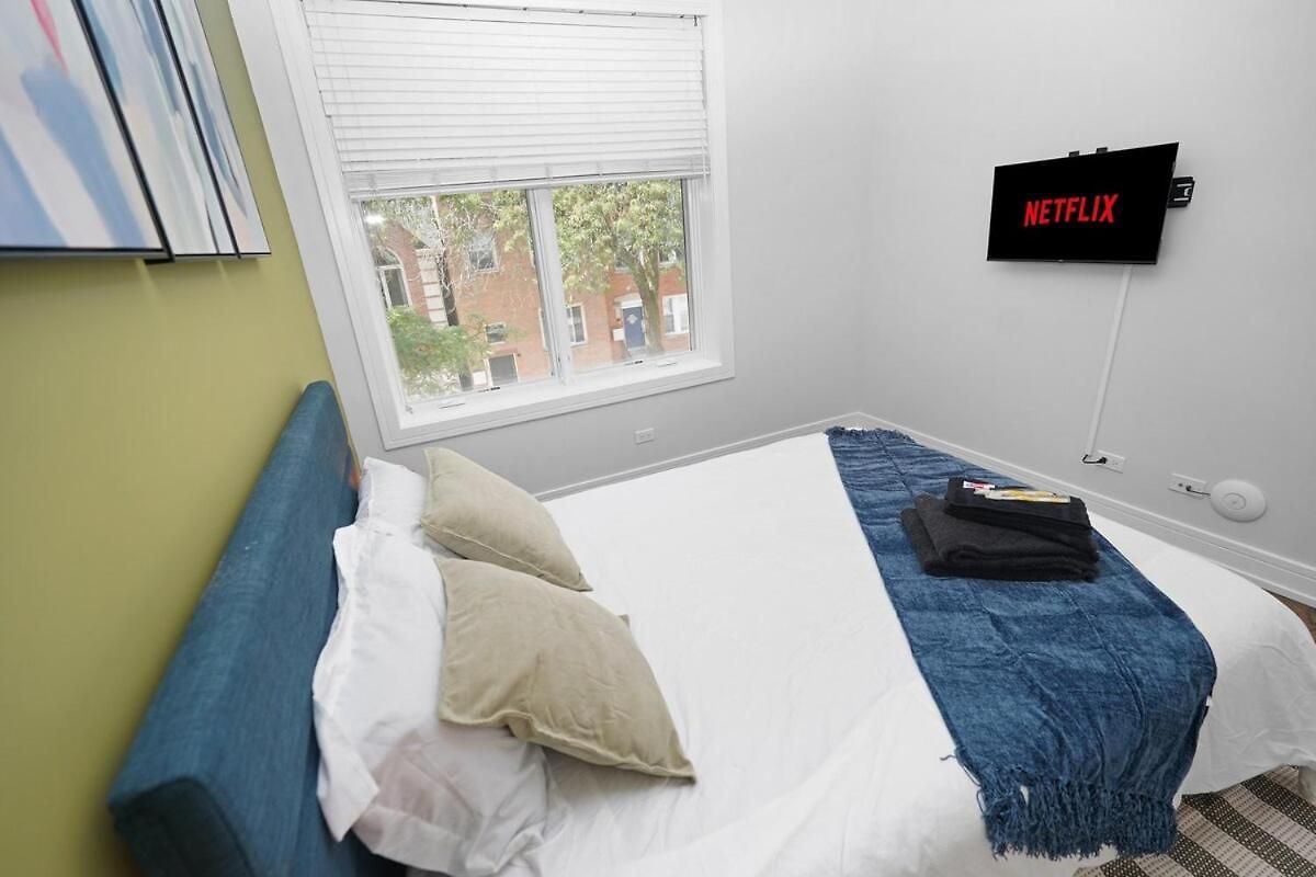 Chic Little Italy 4br With Optional Parking *