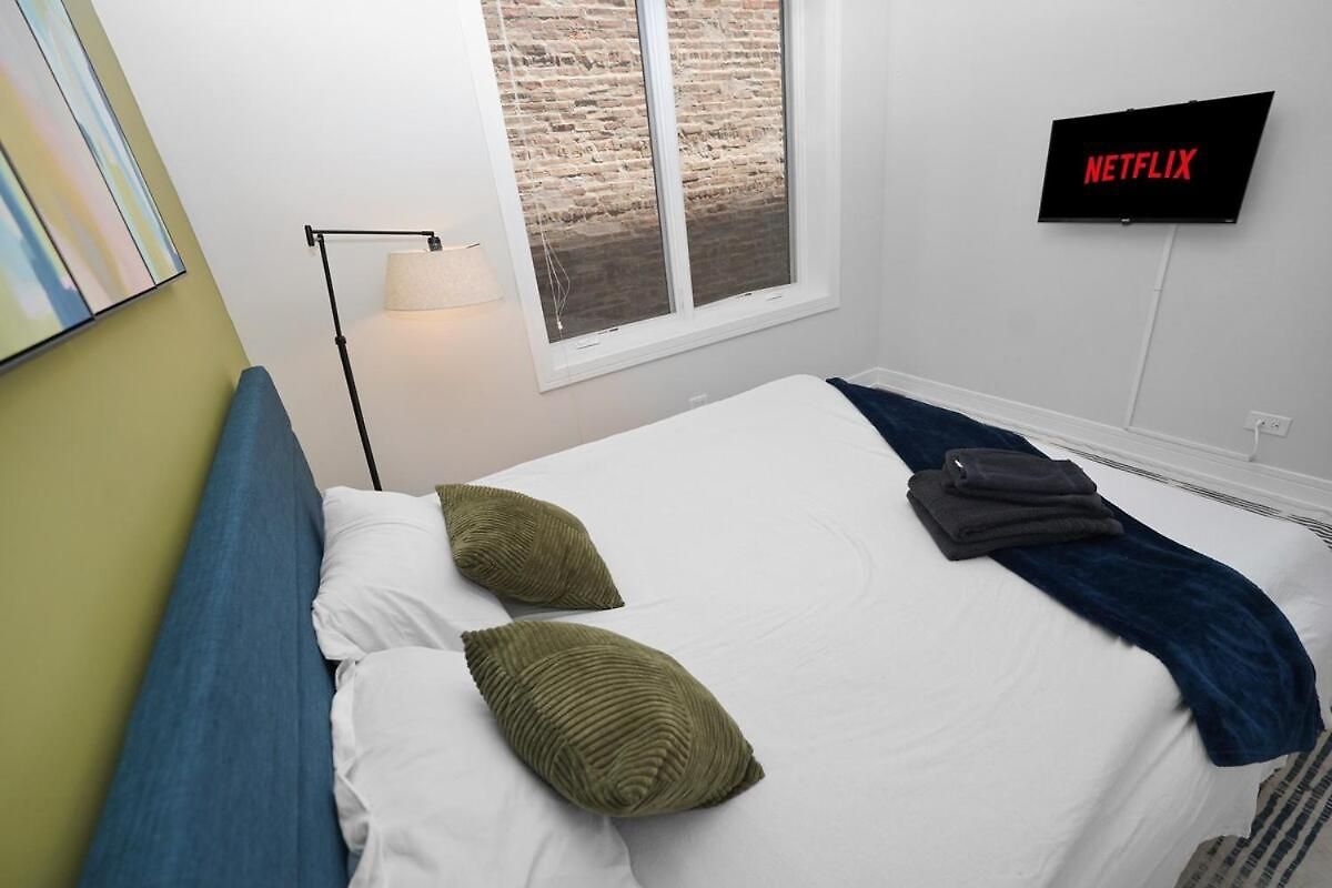 Little Italy 5br With Optional Parking * Chicago