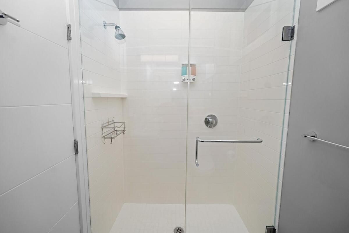 Little Italy 4br Retreat With Optional Parking Apartment