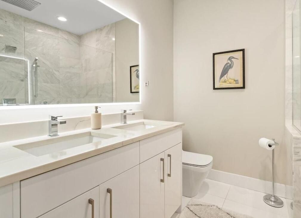 The Spot Eclectic • Modern • Sleeps 6 * Chicago