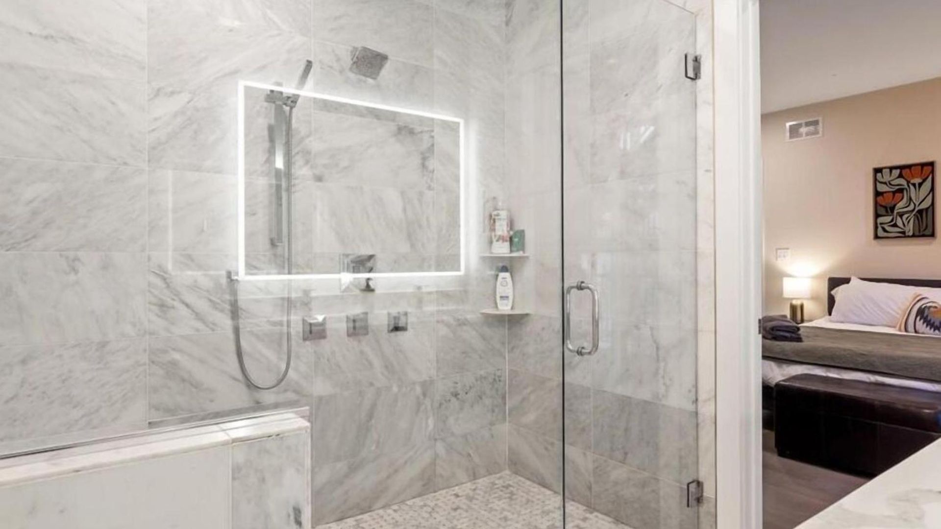 The Spot Eclectic • Modern • Sleeps 6 Apartment Chicago
