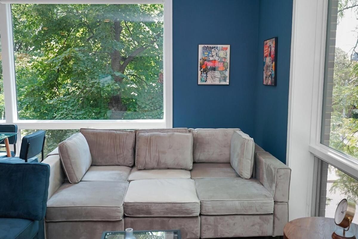 Chic Little Italy 4br With Optional Parking *