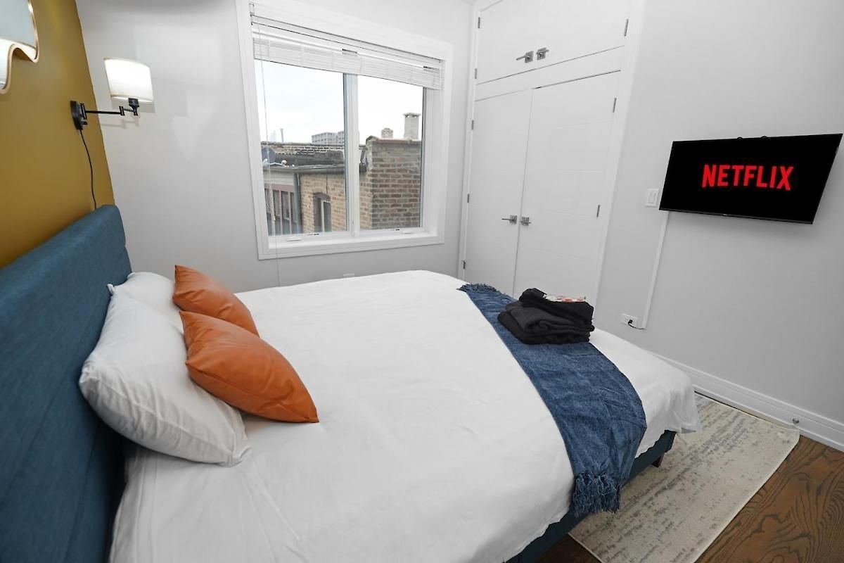 Little Italy 4br Retreat With Optional Parking Apartment