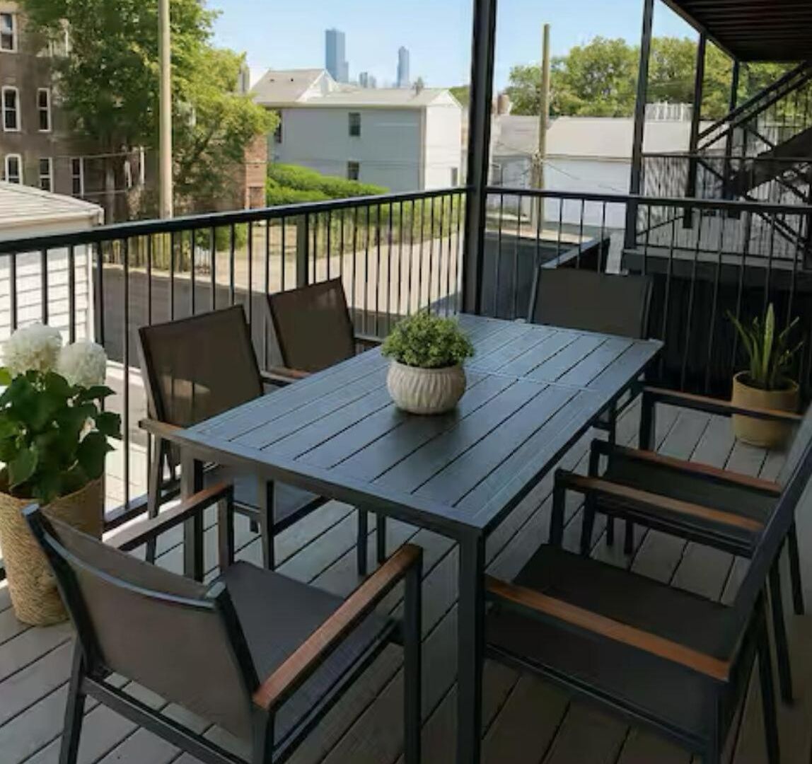 The Spot Eclectic • Modern • Sleeps 6