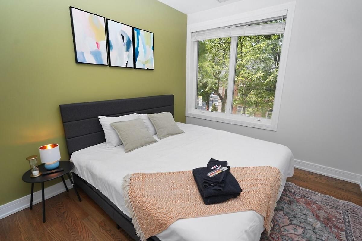 Chic Little Italy 4br With Optional Parking *