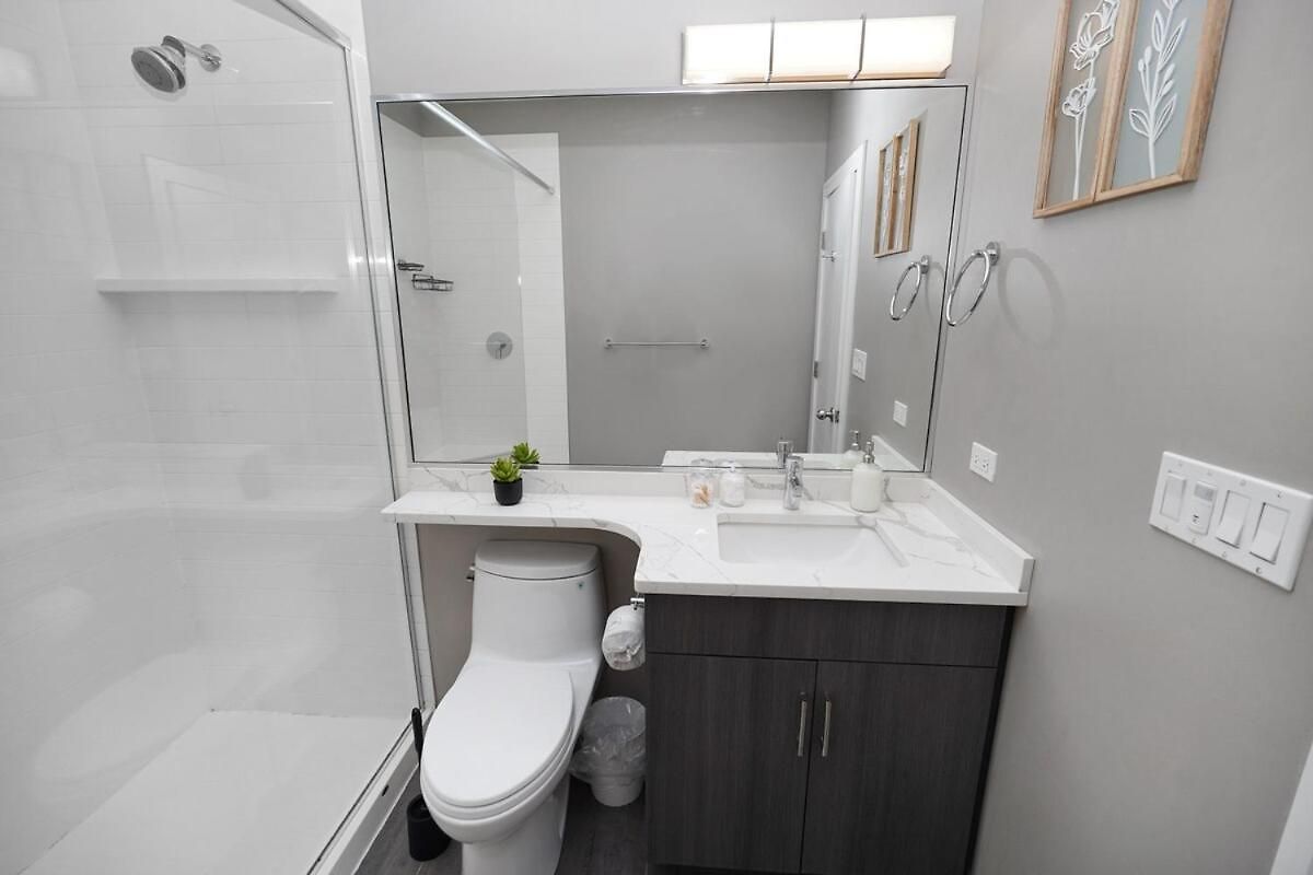 Apartment Little Italy 5br With Optional Parking *