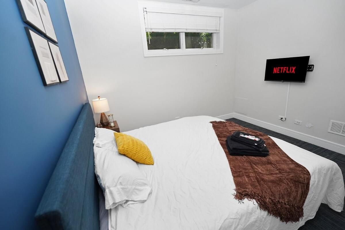 Little Italy 5br With Optional Parking