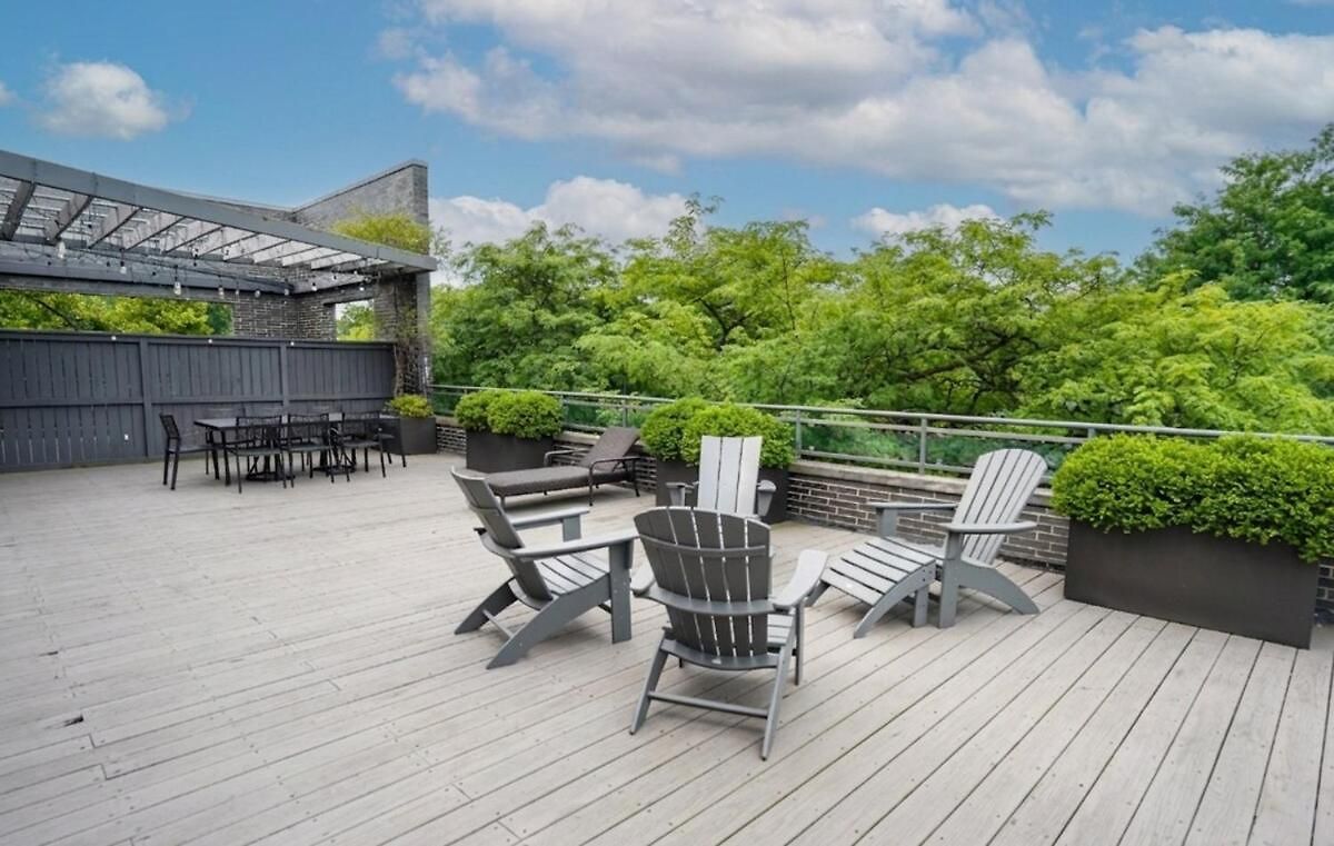 Little Italy 4br Retreat With Optional Parking *