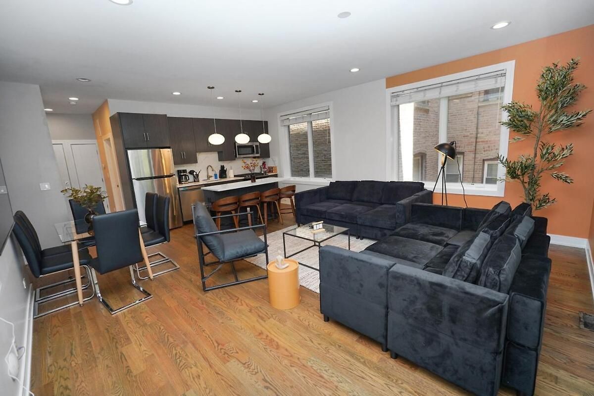 Little Italy 5br With Optional Parking Apartment Chicago