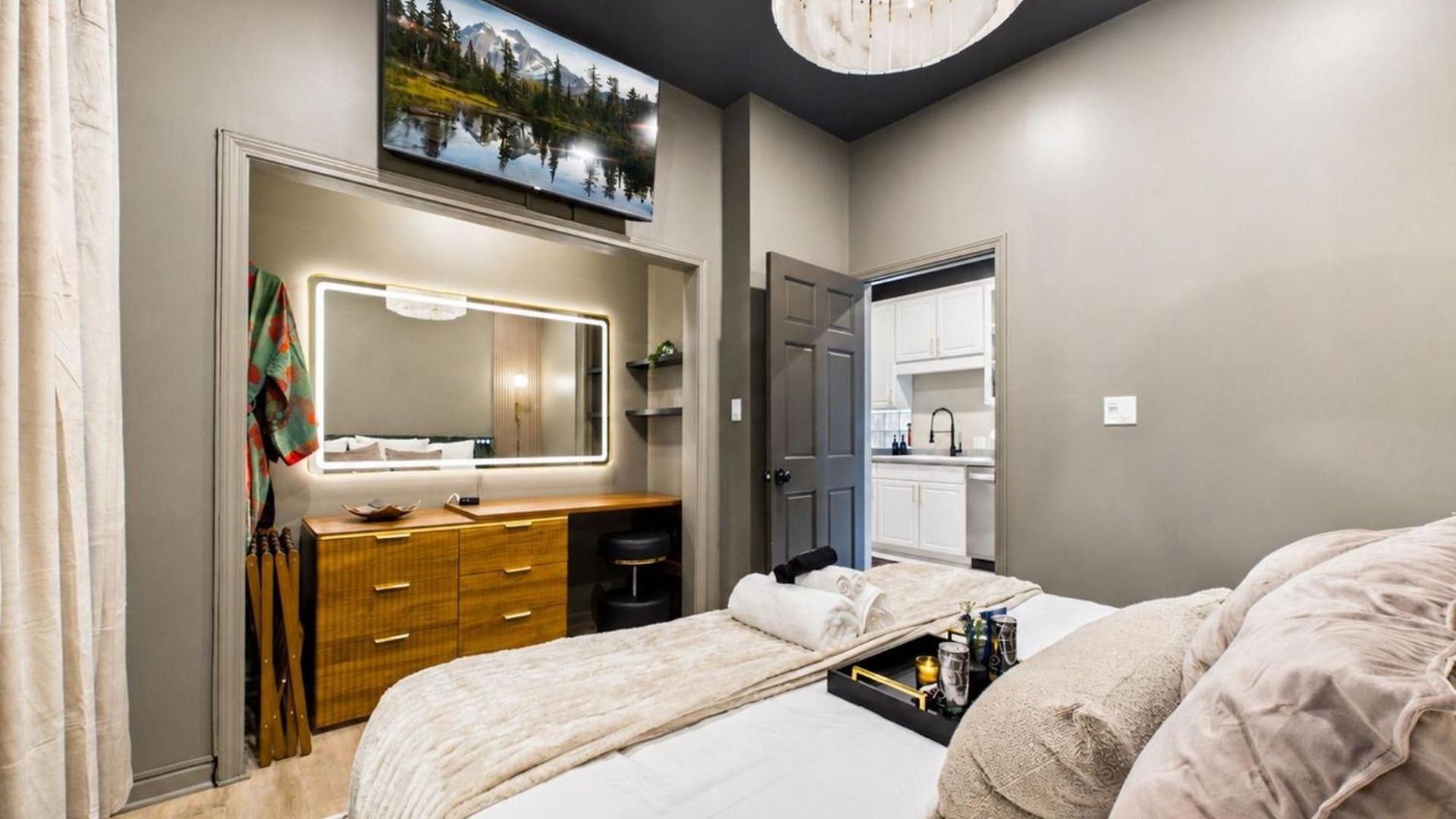 The Velvet Manor Luxe 3br Jacuzzi Garage